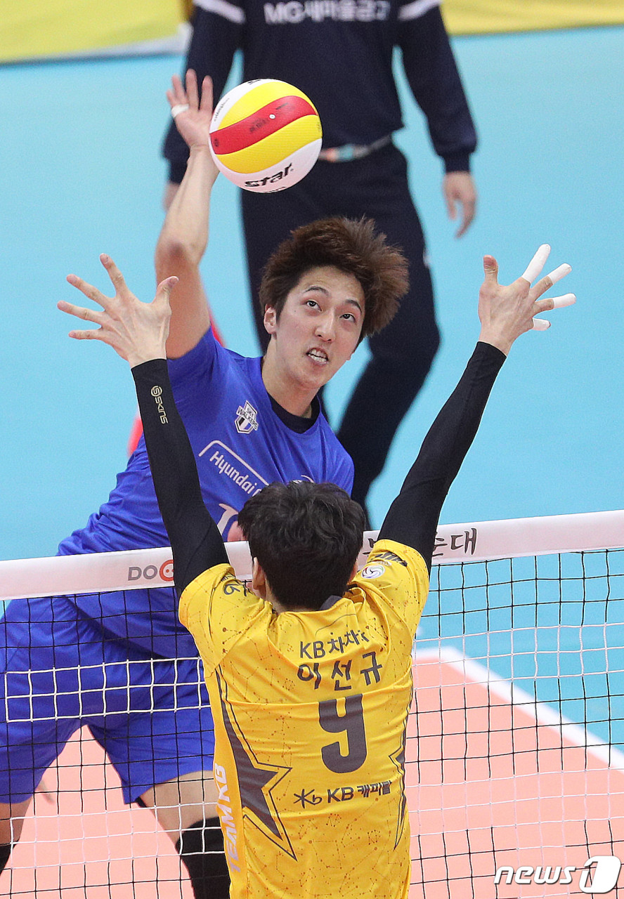 KB손해보험과 현대캐피탈, 선수 트레이드로 새로운 동료와 미래 성장 가능성 강조