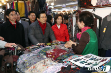 남대문 시장 찾은 한국당 지도부