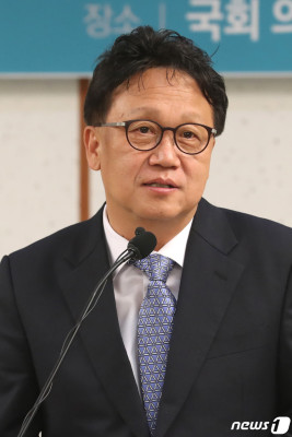 축사 나선 민병두 의원 | 포토뉴스