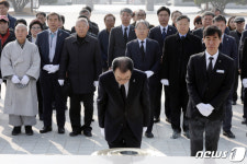 5·18 행사위원회 출범...묘역서 참배