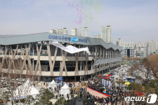 대구FC, 새 홈구장 DGB대구은행파크 현판 제막