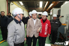창원 진영TBX 산업현장 찾은 황교안