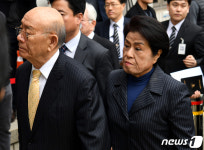이순자 여사와 법정 향하는 전두환 전 대통령