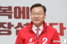 미소 짓는 정점식 통영·고성 국회의원 보궐선거 예비후보