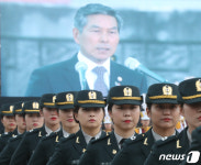 축사 듣는 국군간호사관학교 졸업생도