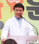 축사하는 김양우 병원장