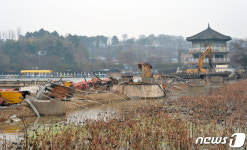 설치 후 39년 만에 철거된 덕진공원 연화교