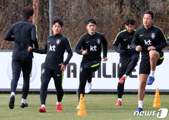 축구 국가대표팀 '헛둘헛둘'