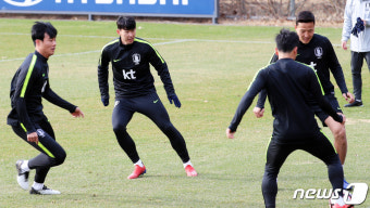 이강인 합류에 선배들도 관심…