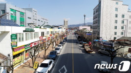 산뜻해진 영동읍…전선 지중화 등 도심정비 ‘효과’