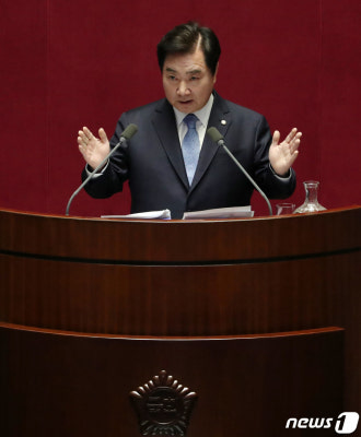 정치분야 대정부질의하는 이석현 의원 | 포토뉴스