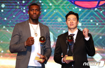 파이팅 외치는 남자 프로농구 MVP