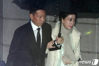 故 정주영 현대그룹 명예회장 18주기 참석하는 정대선·노현정