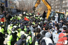 중장비 동원된 철거현장