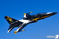 블랙이글스에 래핑된 창군 70주년