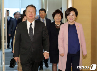 박용만·진선미 '성별균형 포용성장 파트너십 업무협약 참석'