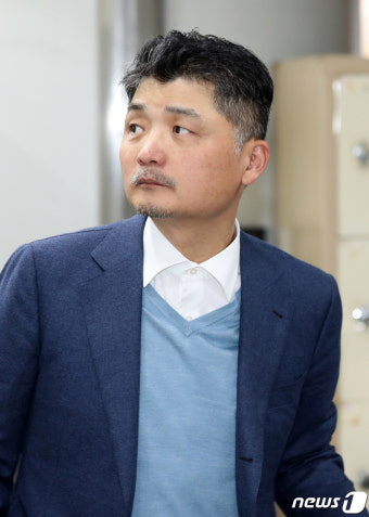 김범수 카카오 의장, 공정거래법 위반 1회 공판 출석