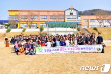 고창군, 해리초서 식목행사…편백나무 등 875본 식재