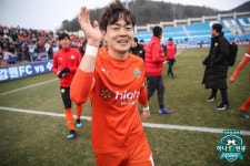 이적생 김현욱-신광훈 연속골…강원, 성남 2-1로 꺾고 2연승
