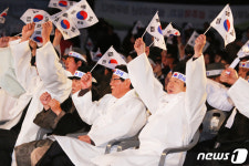 대한독립 만세외치는 이병환 성주군수