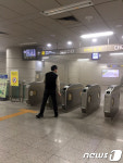 가양역 인근 화재…지하철 양방향 무정차 통과