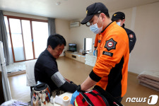 집 불탄 것도 충격이지만 틀니도 안경도 없어 생활 고통