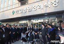 진주아파트 피해자 장례식장 찾은 김경수