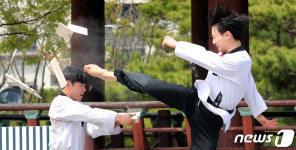 강인한 힘 넘치는 태권도