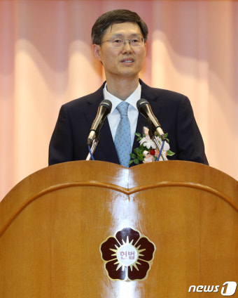 취임사하는 문형배 신임 헌법재판관