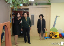 아동시설 살펴보는 황교안 대표
