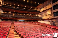 객석 제일 좋은 자리에 장애인석 있다…부산 최초 뮤지컬전용 드림씨어터