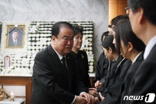 문희상 국회의장, 故 김홍일 전 의원 빈소 조문