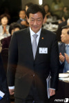 새마을의 날 기념식 참석하는 진영 장관