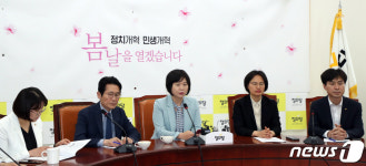 상무위원회의 주재하는 이정미 대표