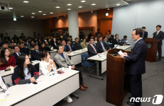 이해찬, 김대중도서관·노무현재단 공동학술회의 참석