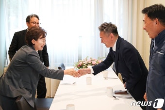 김현미 장관 '노사정 협력으로 근로시간 단축 안정적 대응'