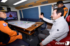 세계수영대회 성공기원 콘서트 안전하게...현장 점검하는 이용섭