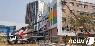 2일 개교 앞둔 학교가 아직 공사중…위험에 내몰린 단재초