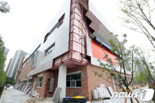 2일 개교 앞둔 학교가 아직 공사중…위험에 내몰린 단재초