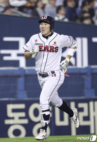두산 허경민 '가벼운 발걸음'
