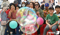 버블쇼 보며 어린이날 즐겨요