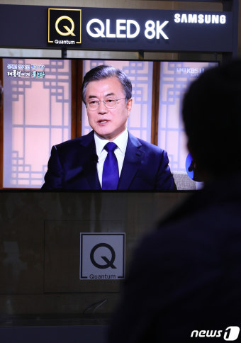 취임 2주년 특집 대담하는 문재인 대통령