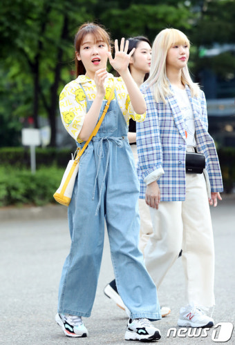 오마이걸 승희, 앙증맞은 인사