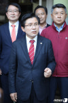 구미 朴 전 대통령 생가에서 지지자들과 만난 황교안