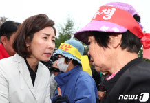 나경원 원내대표, 이재민 위로