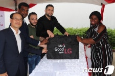 LG전자, 나이지리아 빈민가에 무료 세탁방 