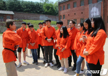 서울 역사 올레길 참가한 조희연 교육감과 언북중학교 학생들