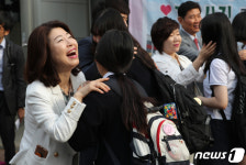 오늘은 스승의날 웃음꽃 핀 학교