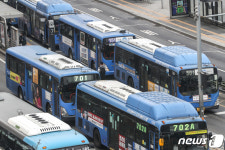 노사 극적 합의에 정상 운행하는 서울 버스