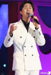 신유, 미스경북 선발대회서 축하무대